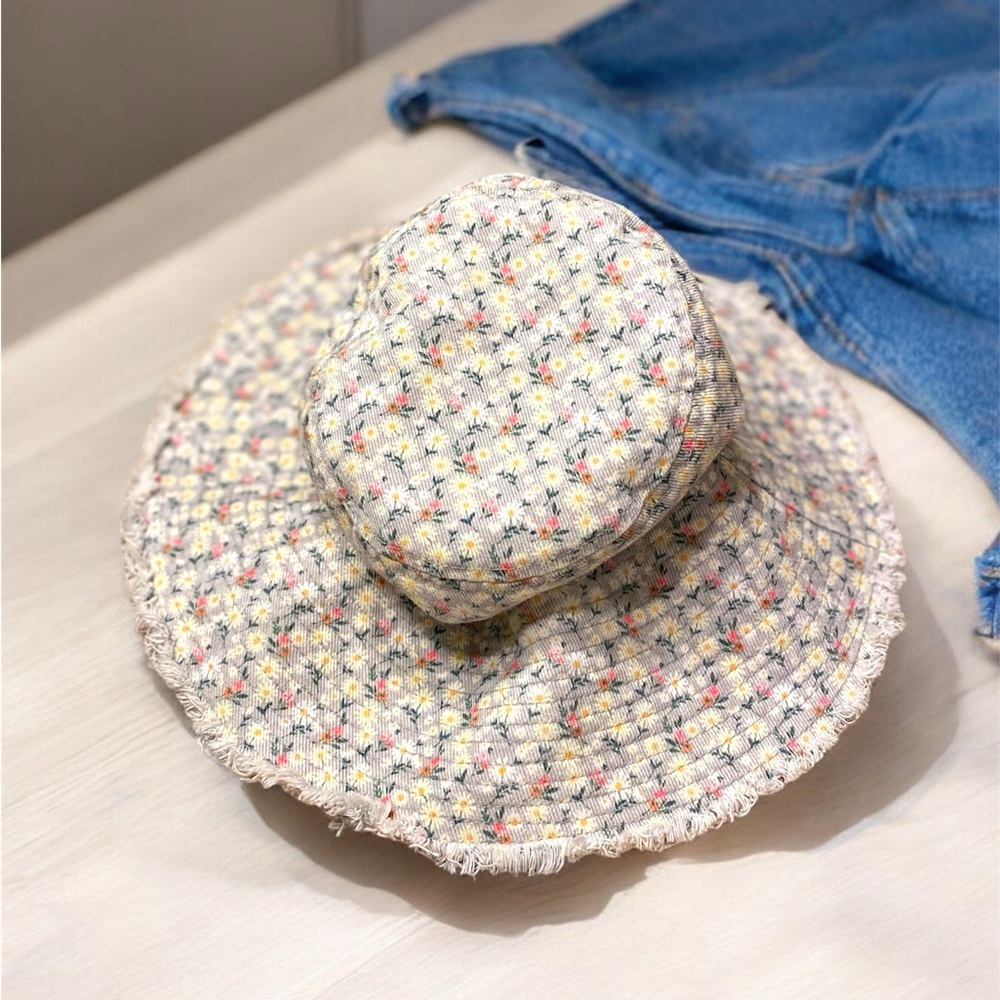 Wide brimmed sun hat